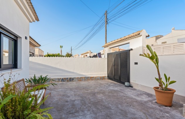 Resale - Villa - Torrevieja - El Chaparral