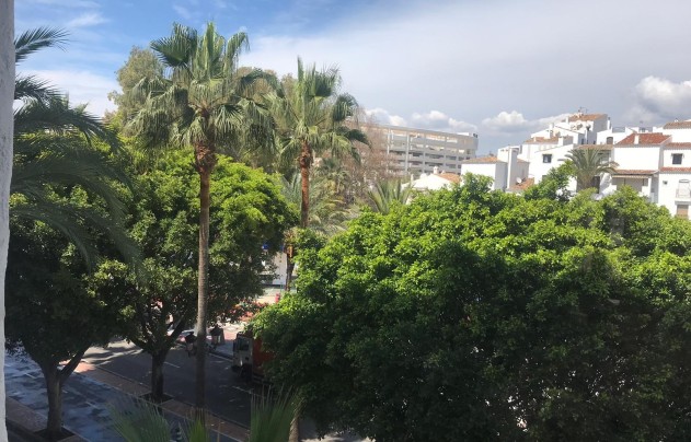 Resale - Apartment - Marbella - Puerto Banús