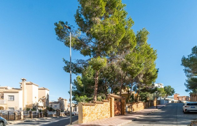 Resale - Villa - Orihuela Costa - Villamartín