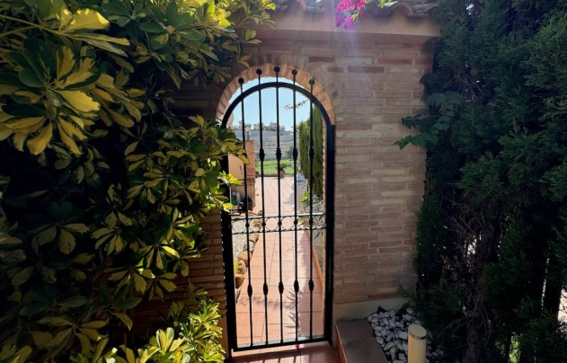 Resale - Villa - La Finca Golf