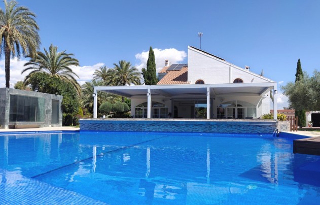 Resale - Villa - Elche