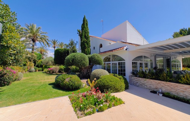 Resale - Villa - Elche